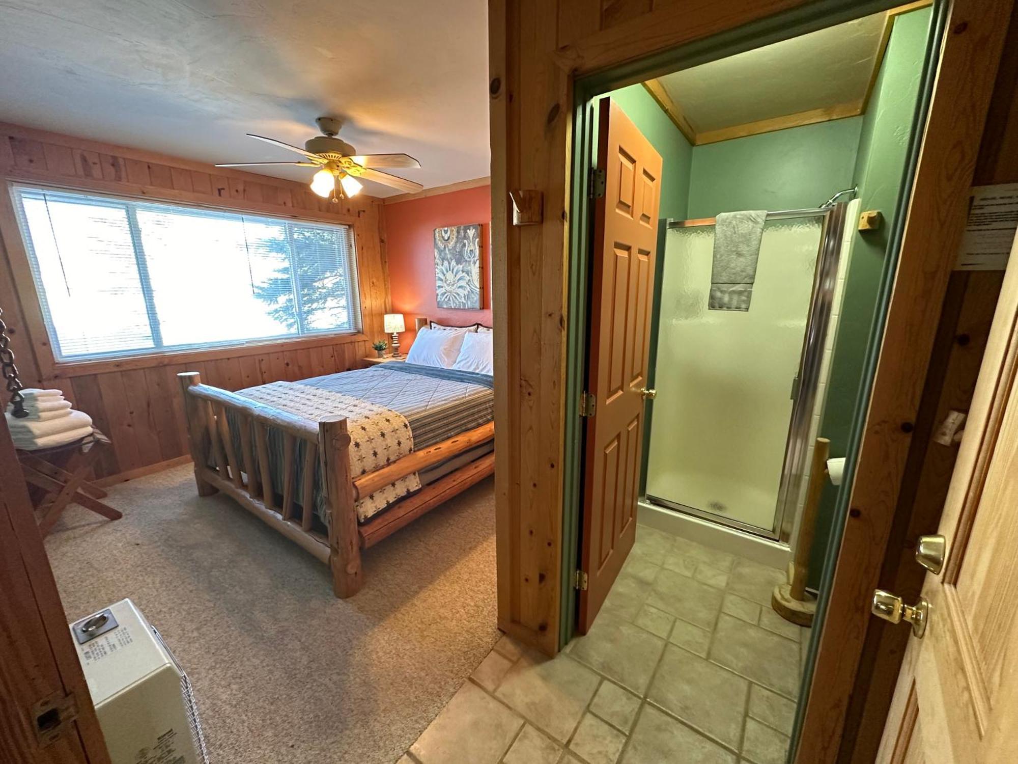 Mount Peale Country Bed & Breakfast *
