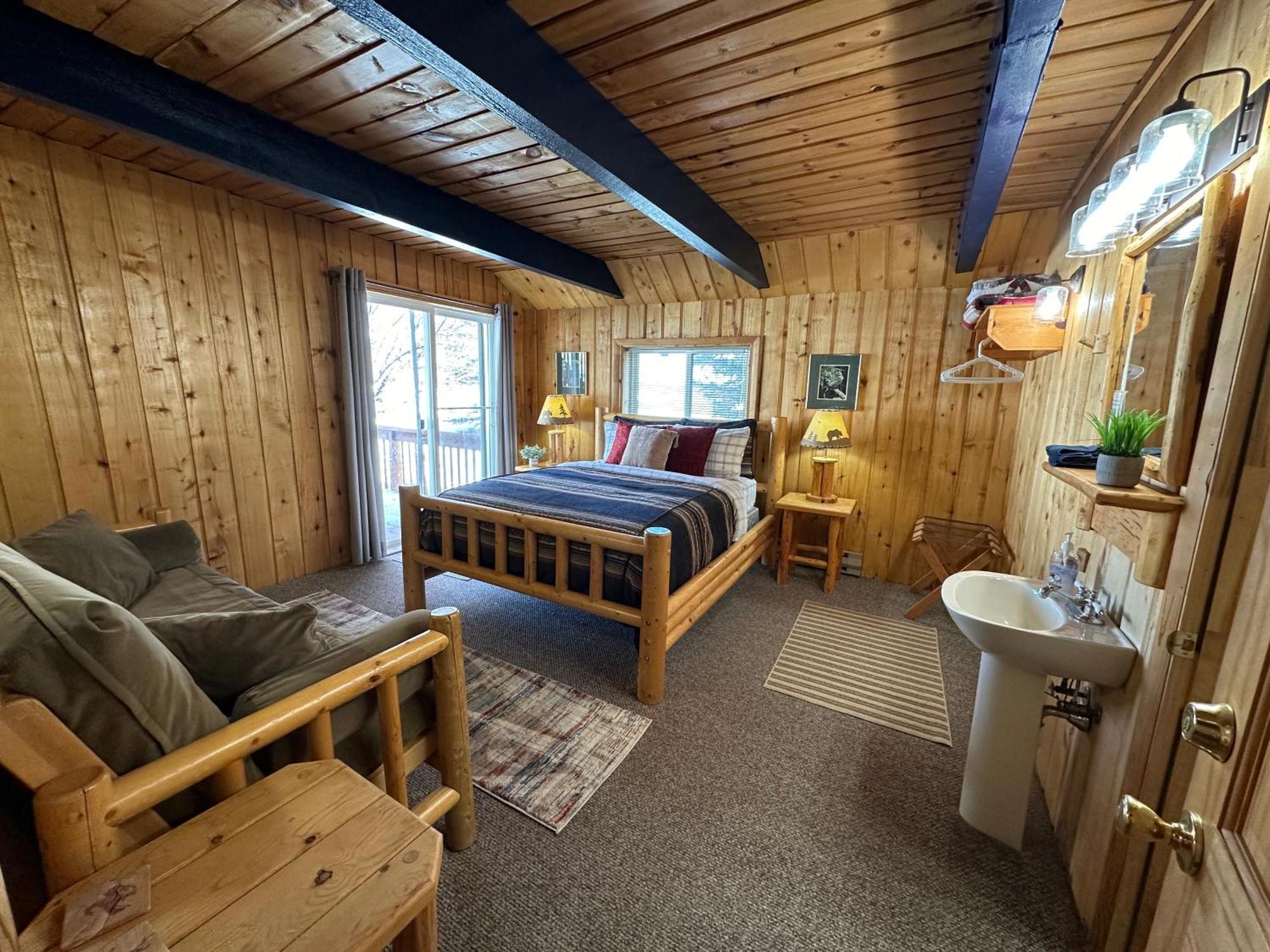 Mount Peale Country Bed & Breakfast
