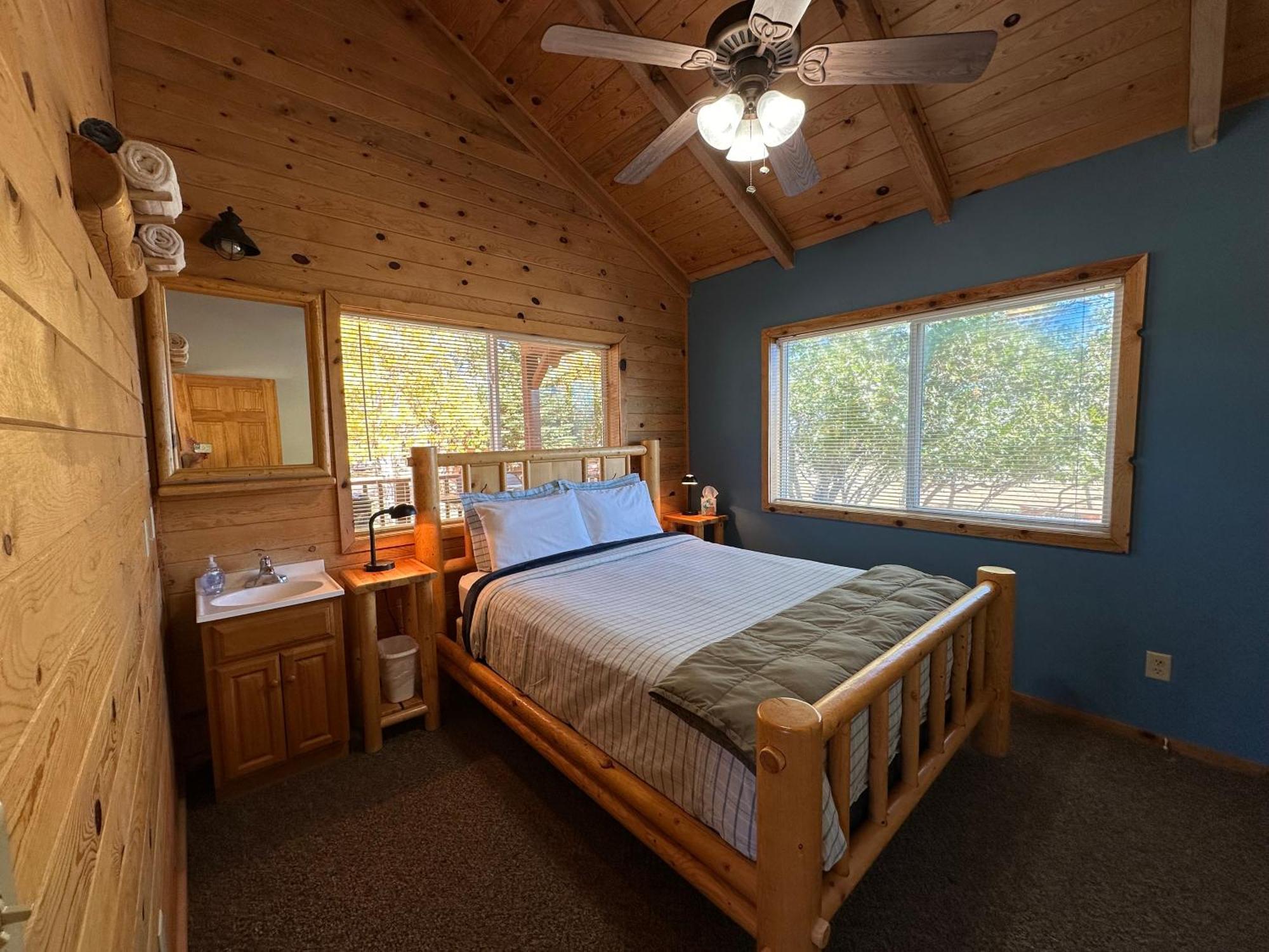 Mount Peale Country Bed & Breakfast La Sal